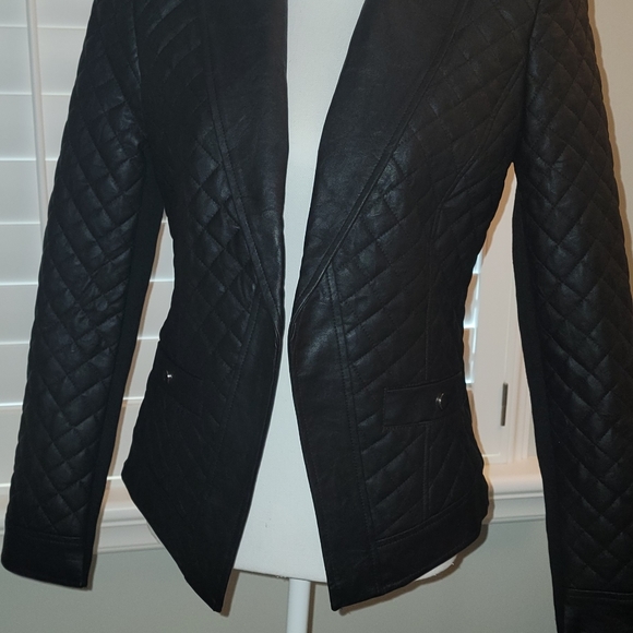 FAUX LEATHER BLACK FITTED BLAZER/JACKET - Picture 2 of 4